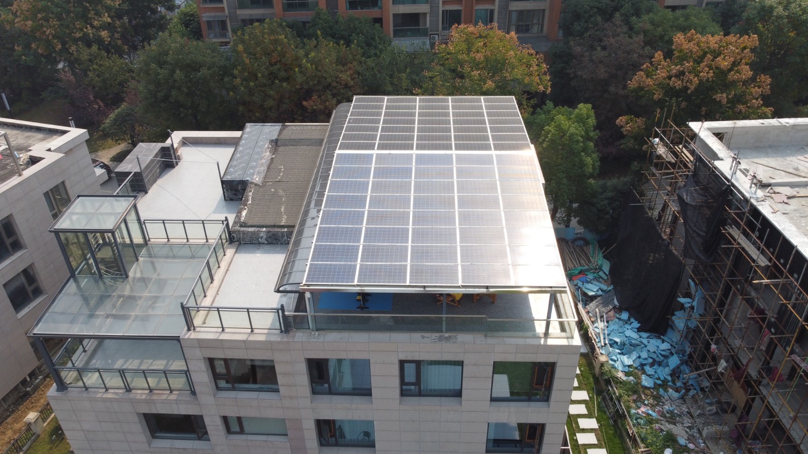 别墅屋顶为什么出格适合装置光伏发电系统？